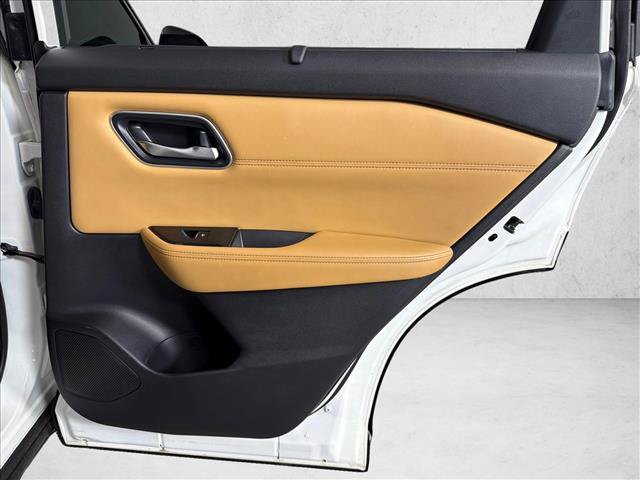 Used 2021 Nissan Rogue Platinum FWD image 18