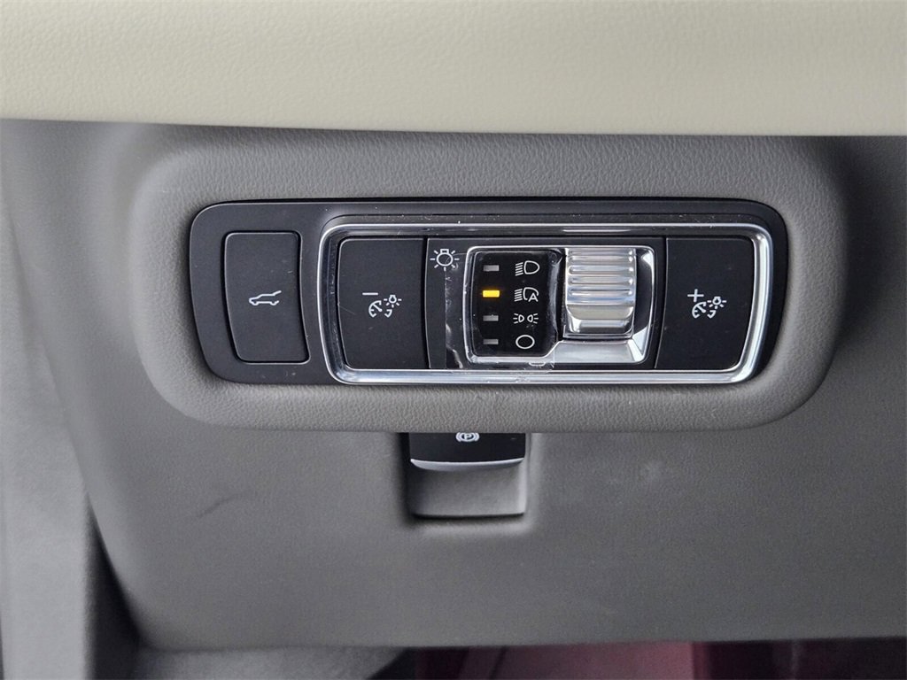 Used 2024 Lincoln Nautilus Premier w/ Equipment Group 102A image 32