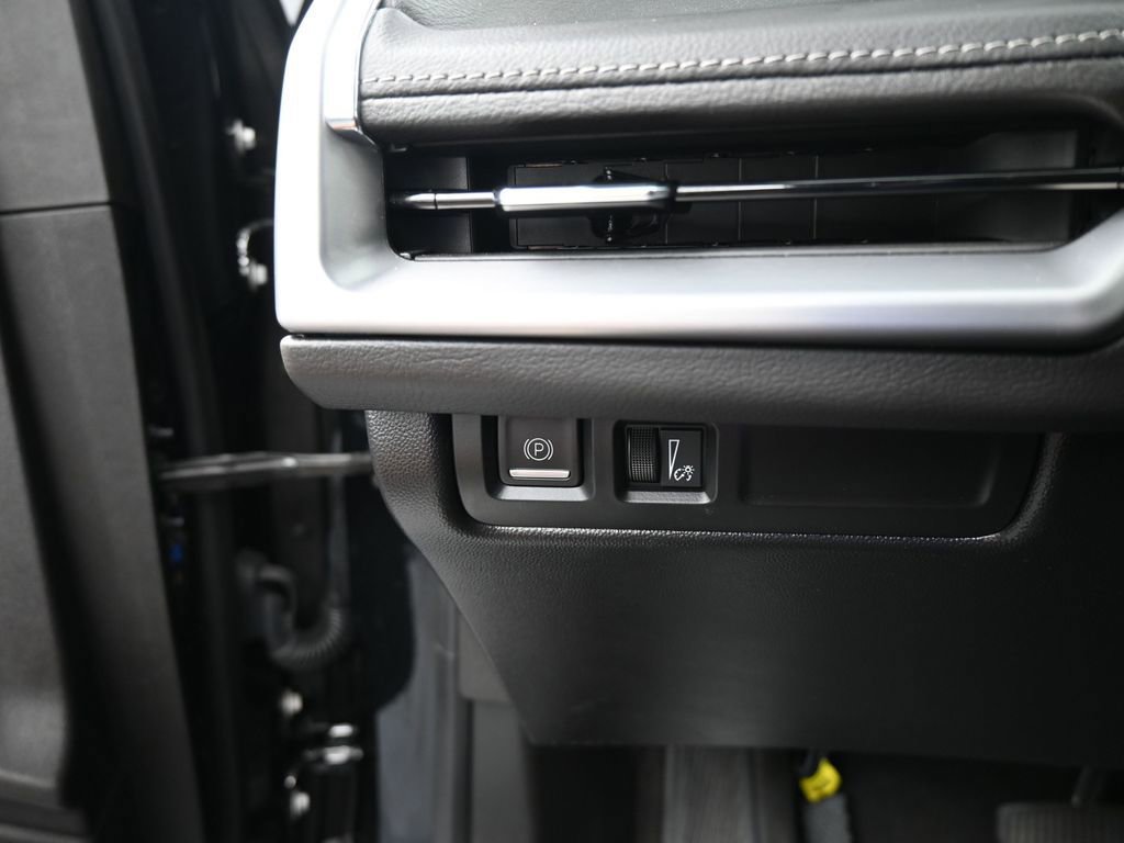 Used 2024 Cadillac XT4 Premium Luxury image 35