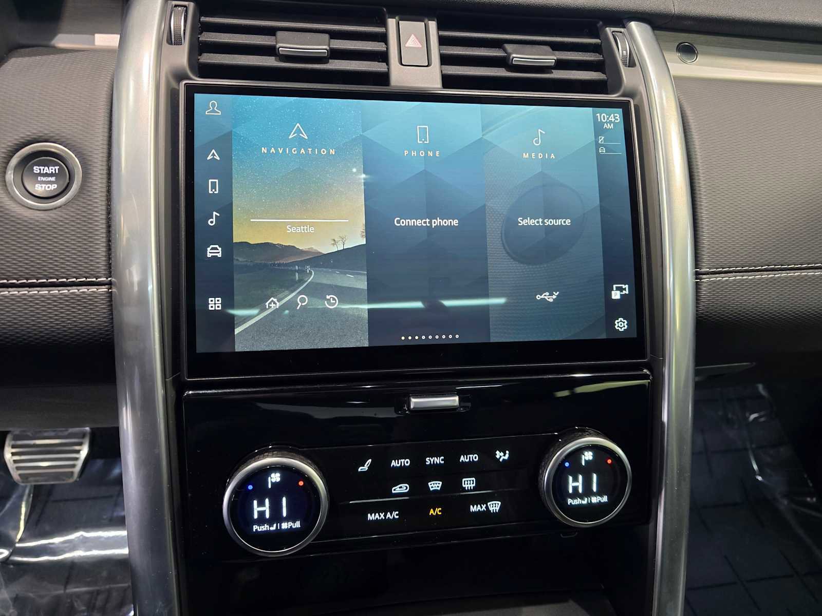 Used 2024 Land Rover Discovery Dynamic SE image 12