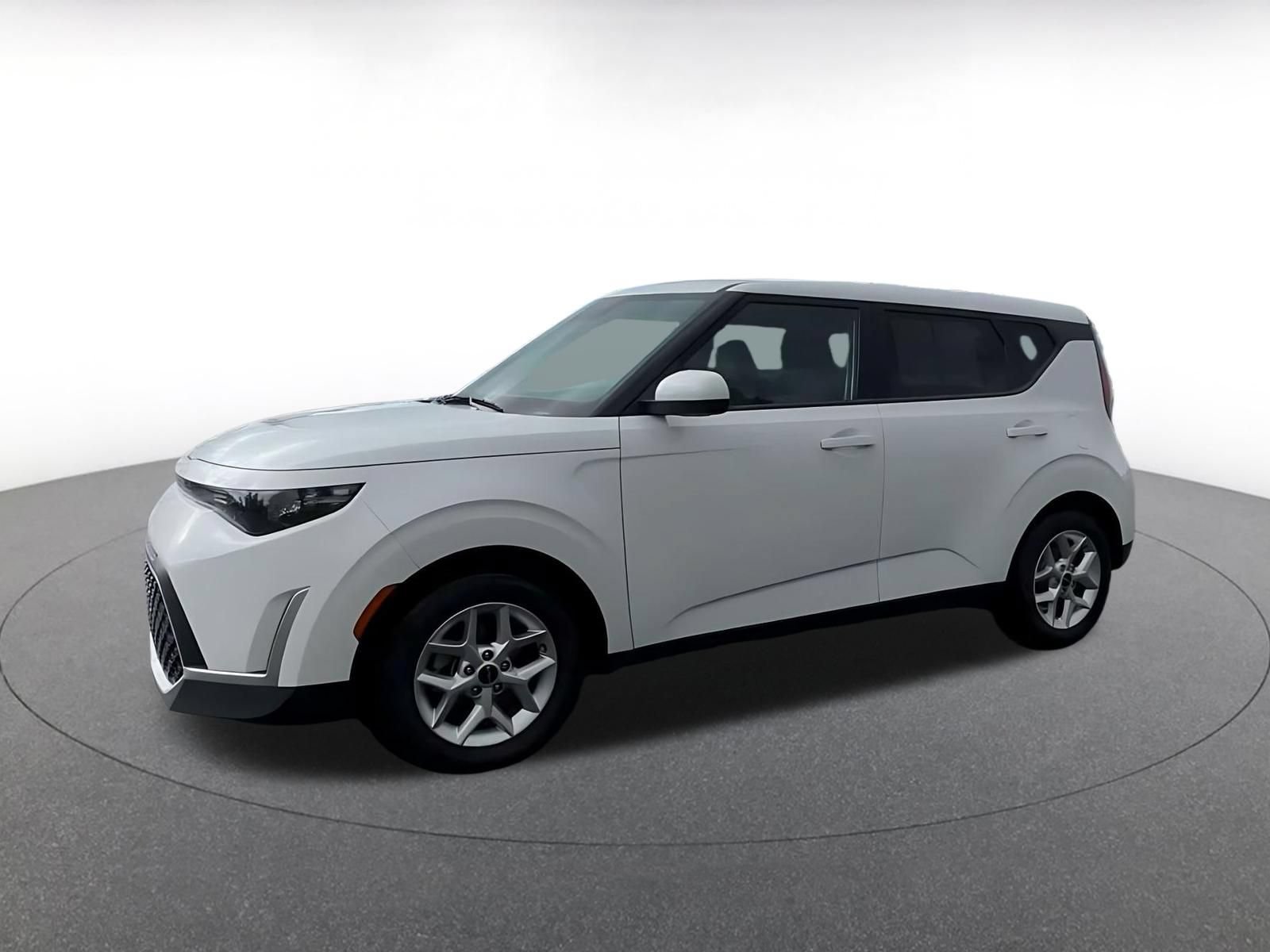 Used 2025 Kia Soul LX w/ LX Technology Package FWD image 7