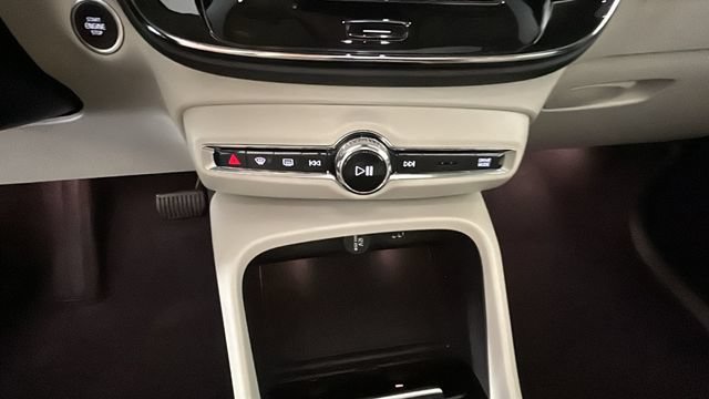 Used 2021 Volvo XC40 T5 Inscription w/ Climate Package AWD/4WD image 22