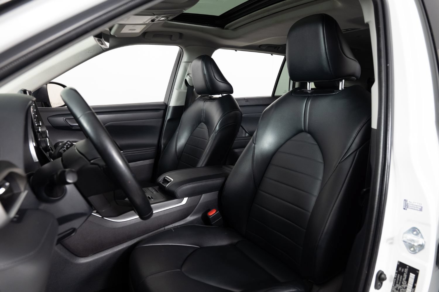 Used 2022 Toyota Highlander XLE FWD image 15