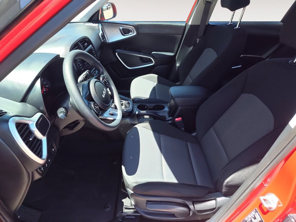 Used 2022 Kia Soul LX w/ Technology Package FWD image 9