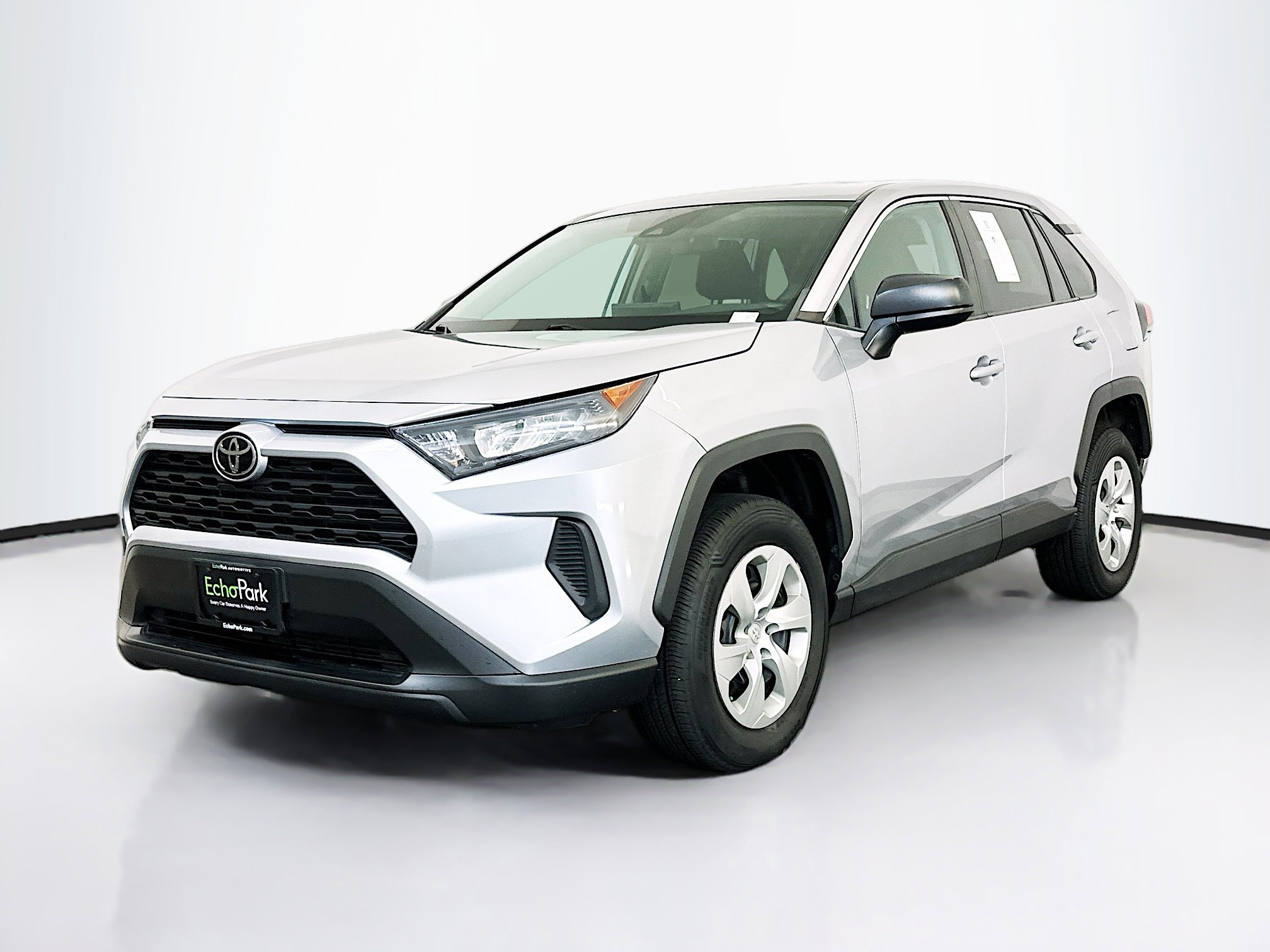 Used 2022 Toyota RAV4 LE image 3