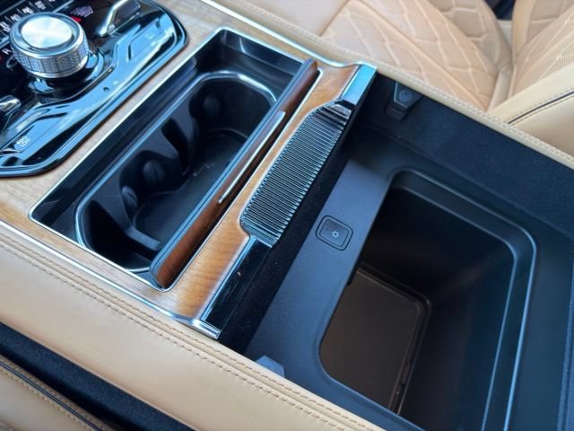 Used 2024 Jeep Grand Wagoneer Series III w/ Rear Seat Video Group 1 AWD/4WD image 25