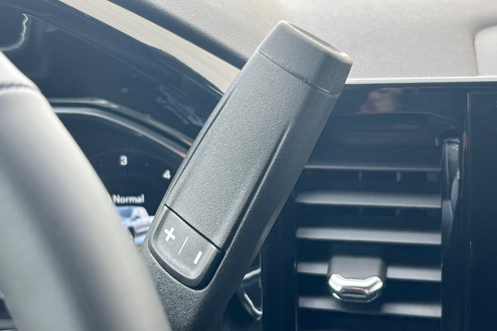 Used 2025 GMC Sierra 1500 Elevation image 18