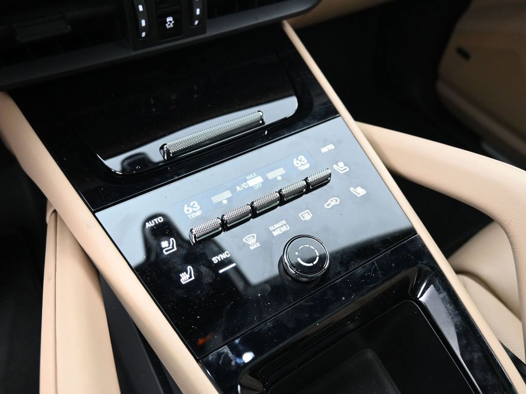 Certified 2025 Porsche Cayenne E-Hybrid Coupe image 22