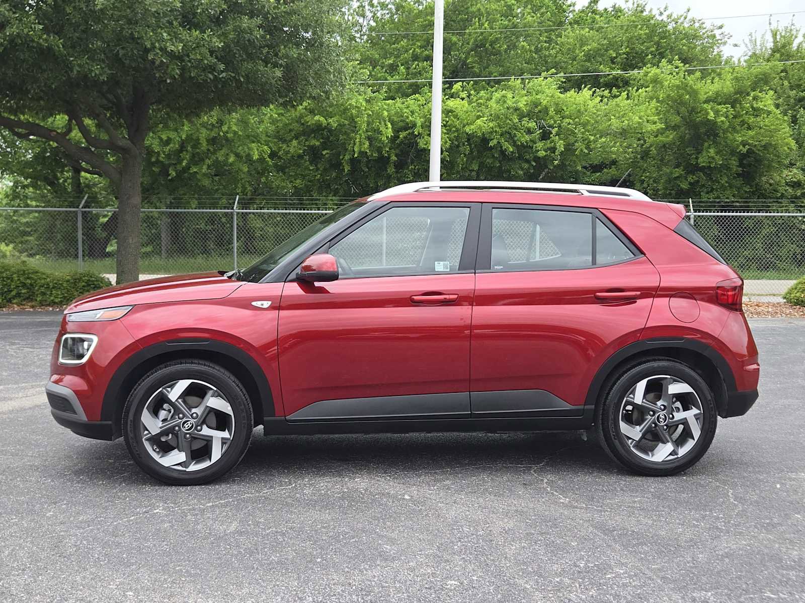 Certified 2025 Hyundai Venue Limited image 4