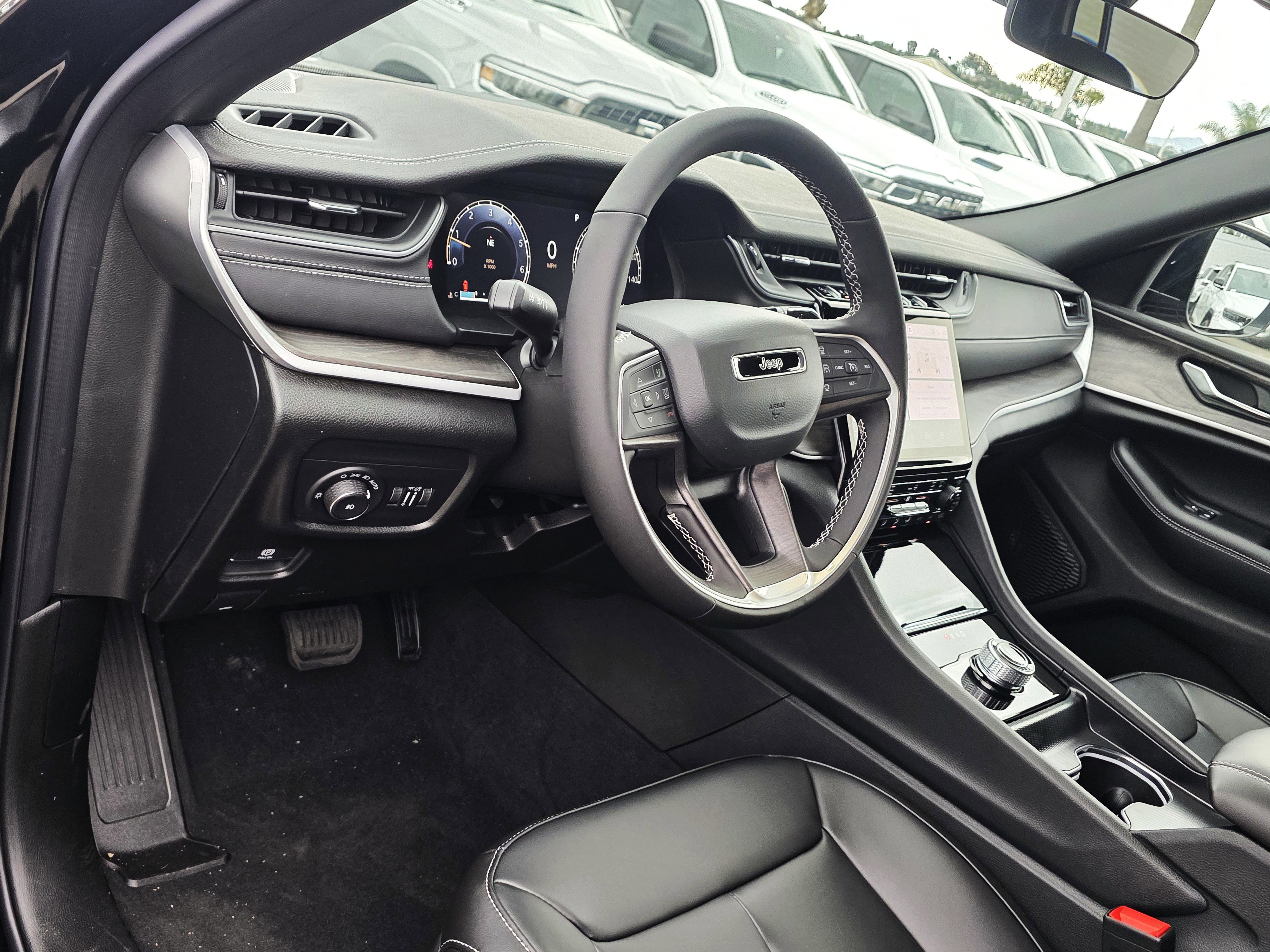 New 2025 Jeep Grand Cherokee Limited image 9