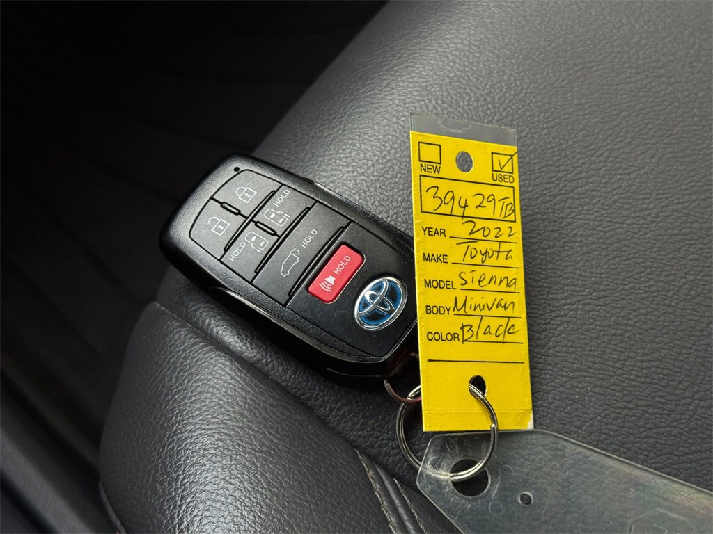 Certified 2022 Toyota Sienna XSE image 43