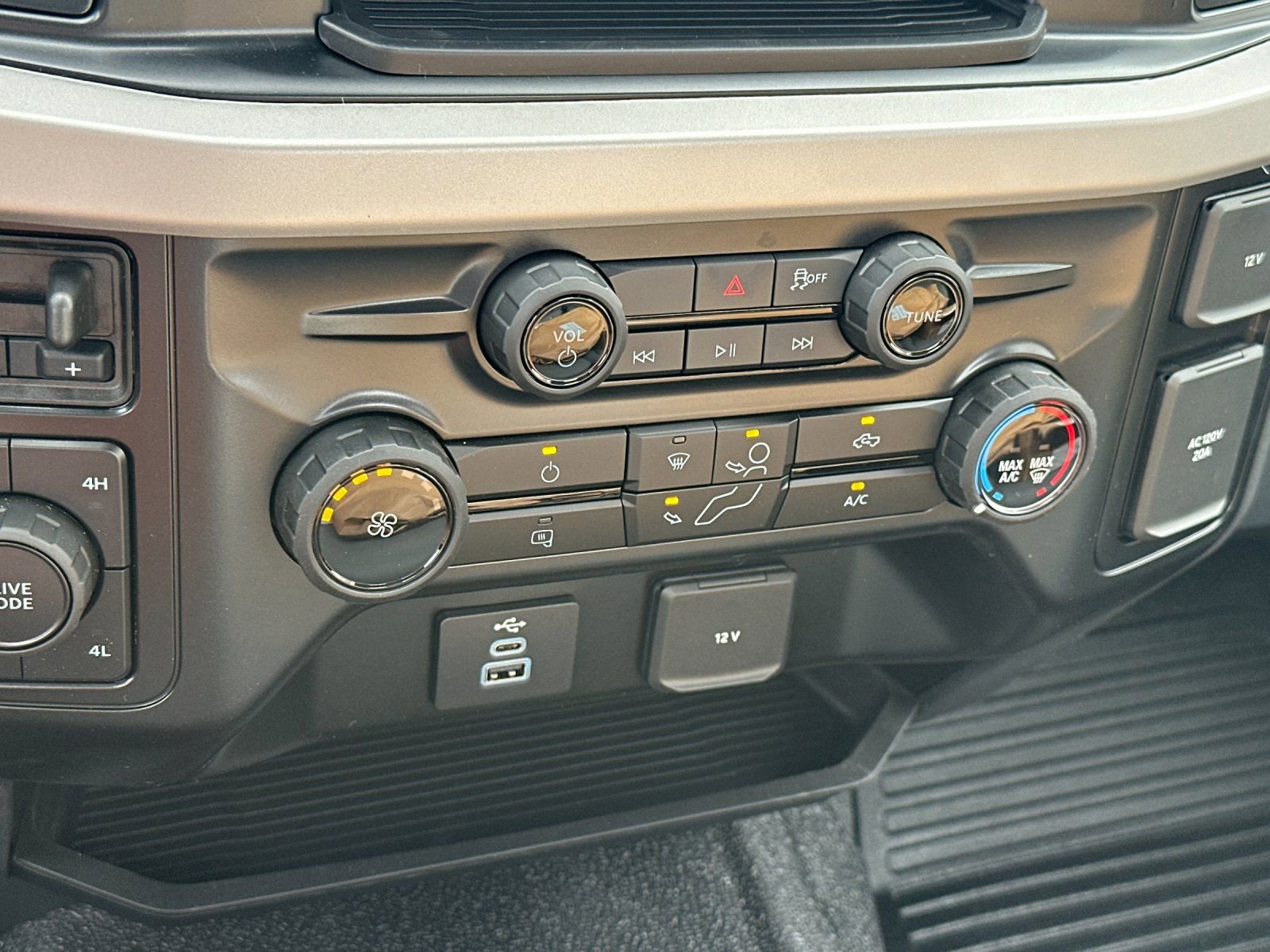 New 2026 Ford F550 4x4 Regular Cab Super Duty image 19