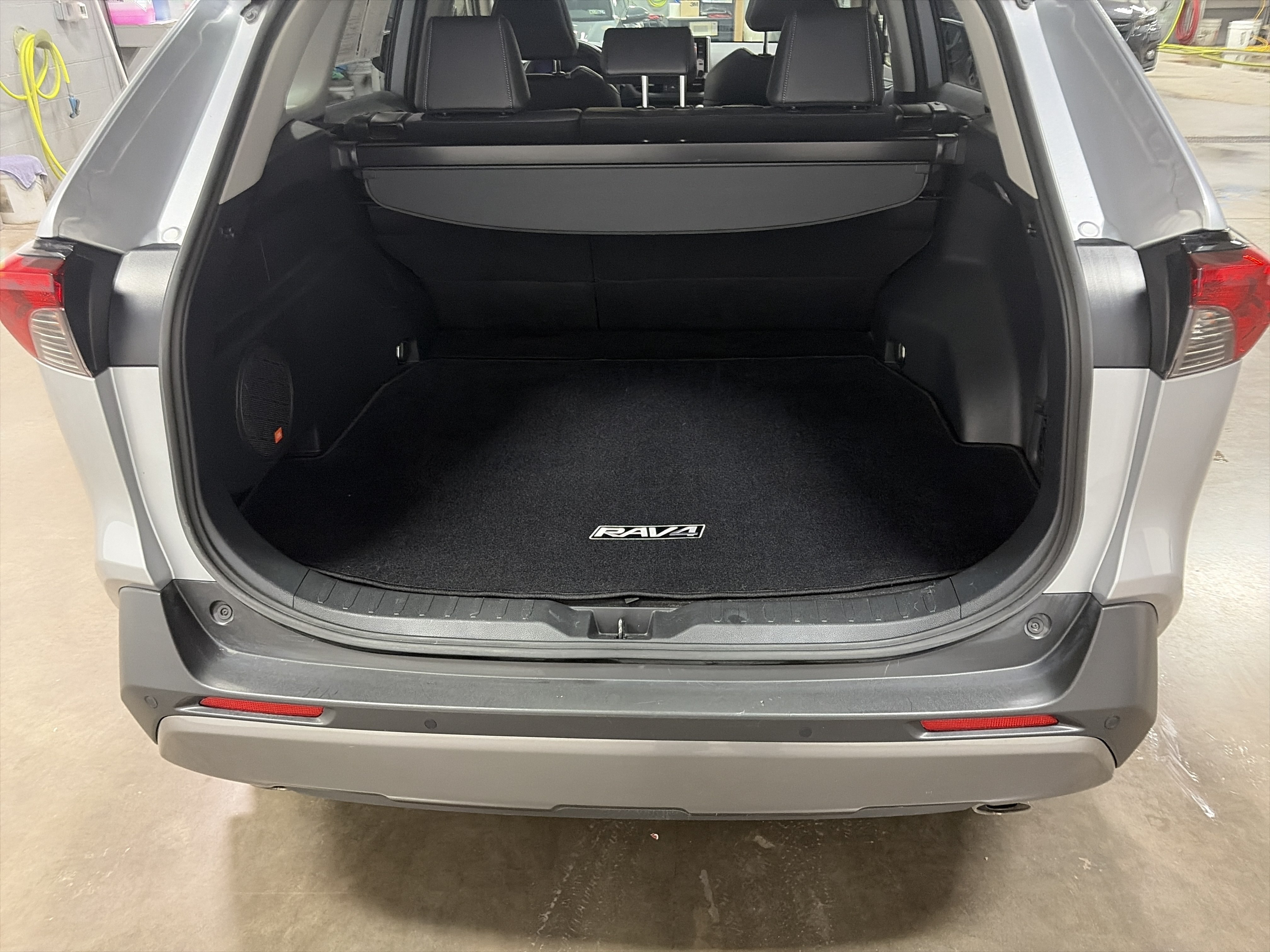 Used 2020 Toyota RAV4 Limited w/ Carpet Mat Package AWD/4WD image 30
