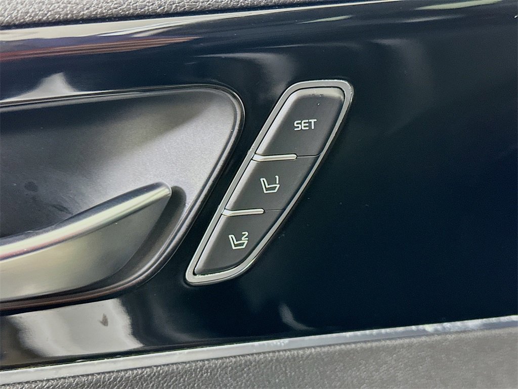 Used 2018 Kia Sorento SX image 22