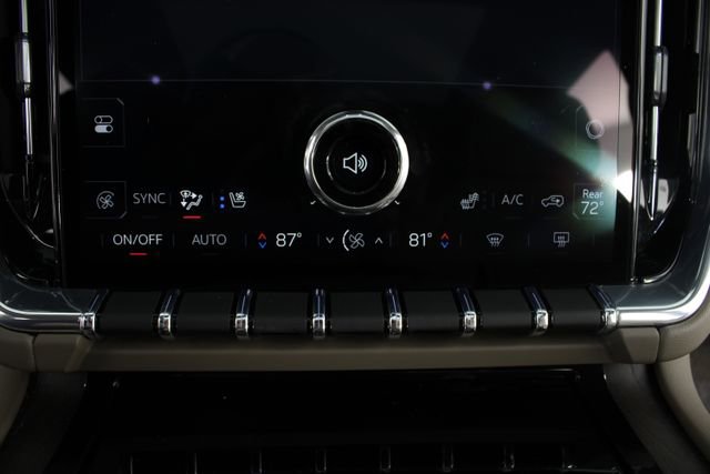 Used 2025 GMC Yukon Denali w/ Denali Reserve Package image 8