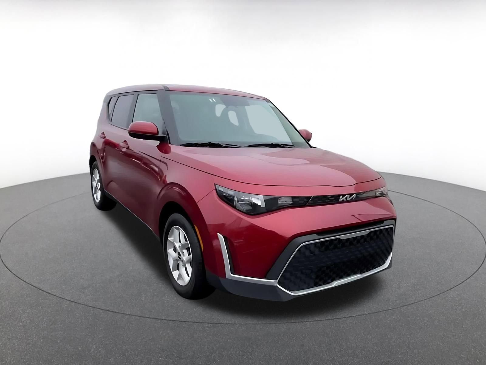 Used 2025 Kia Soul LX w/ LX Technology Package FWD image 3