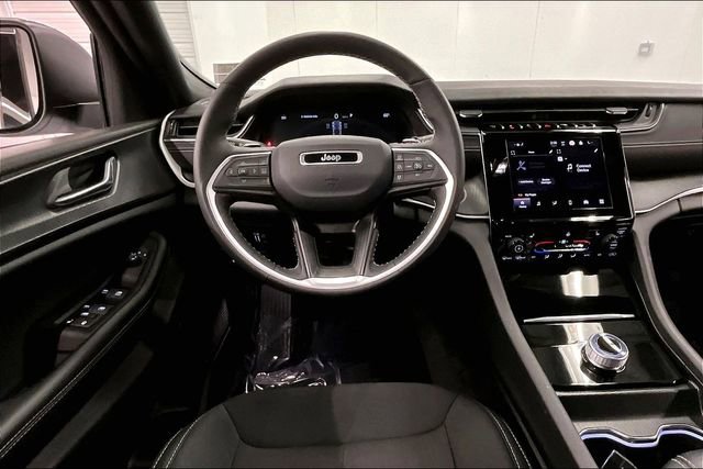 Used 2024 Jeep Grand Cherokee Laredo w/ Luxury Tech Group I image 6