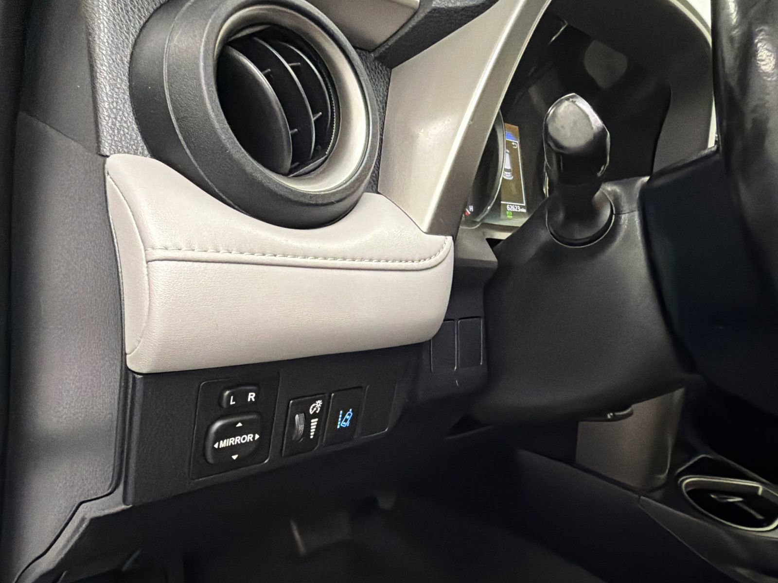 Used 2018 Toyota RAV4 XLE AWD/4WD image 31