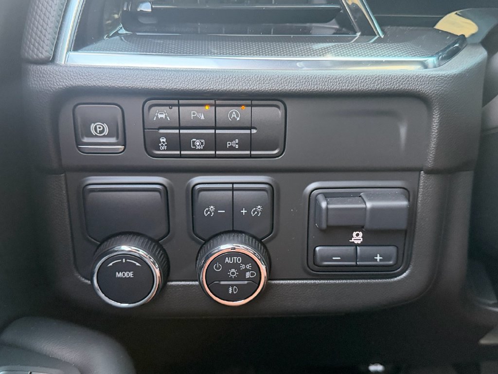 Used 2025 Chevrolet Suburban RST w/ Comfort Package RWD image 34