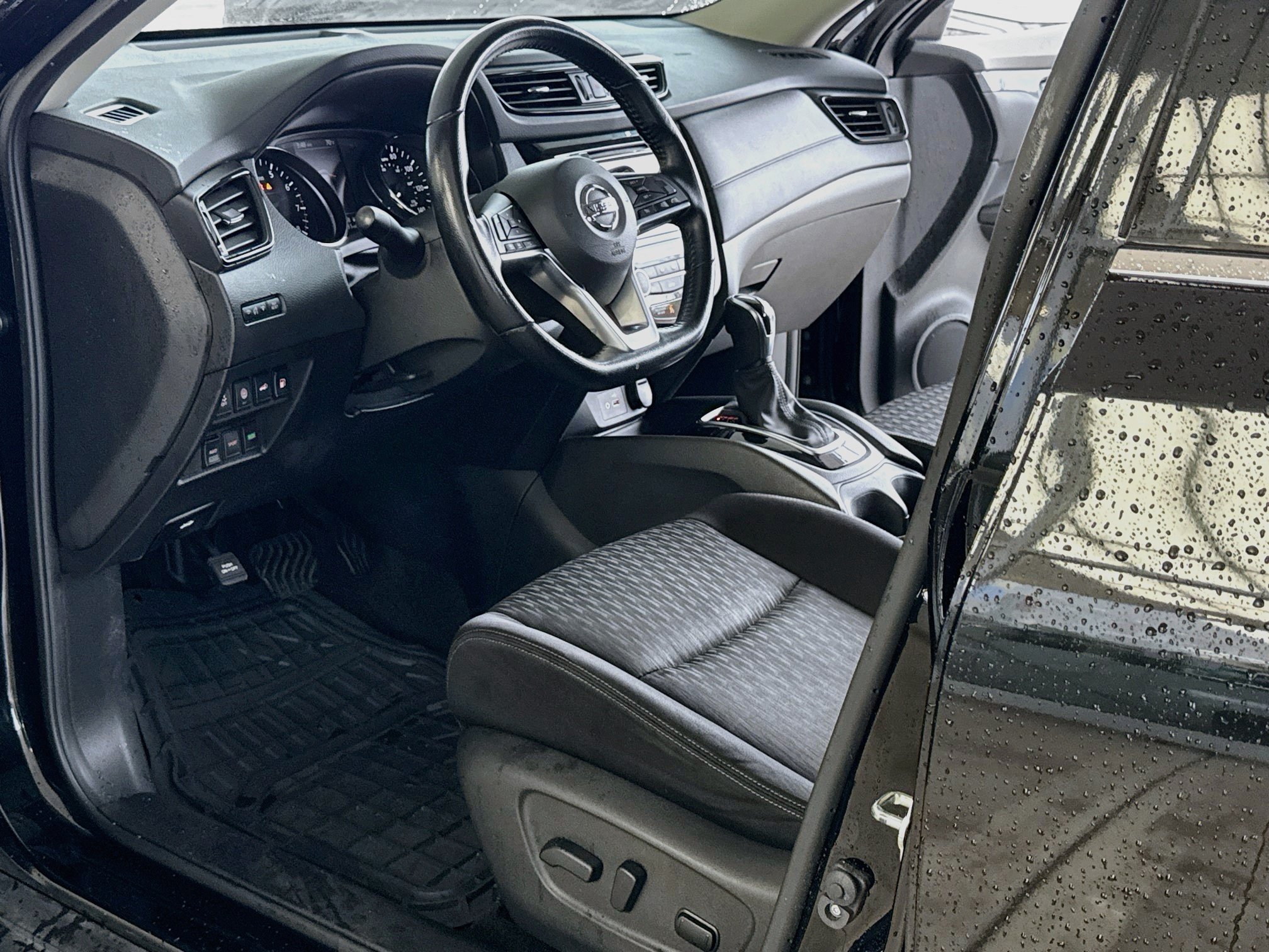 Used 2020 Nissan Rogue SV AWD/4WD image 15