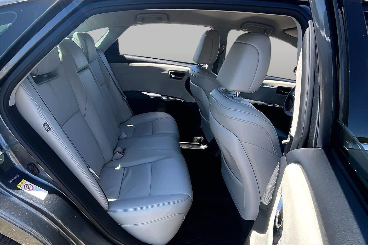 Used 2017 Toyota Avalon XLE w/ All Weather Liner Package FWD image 19