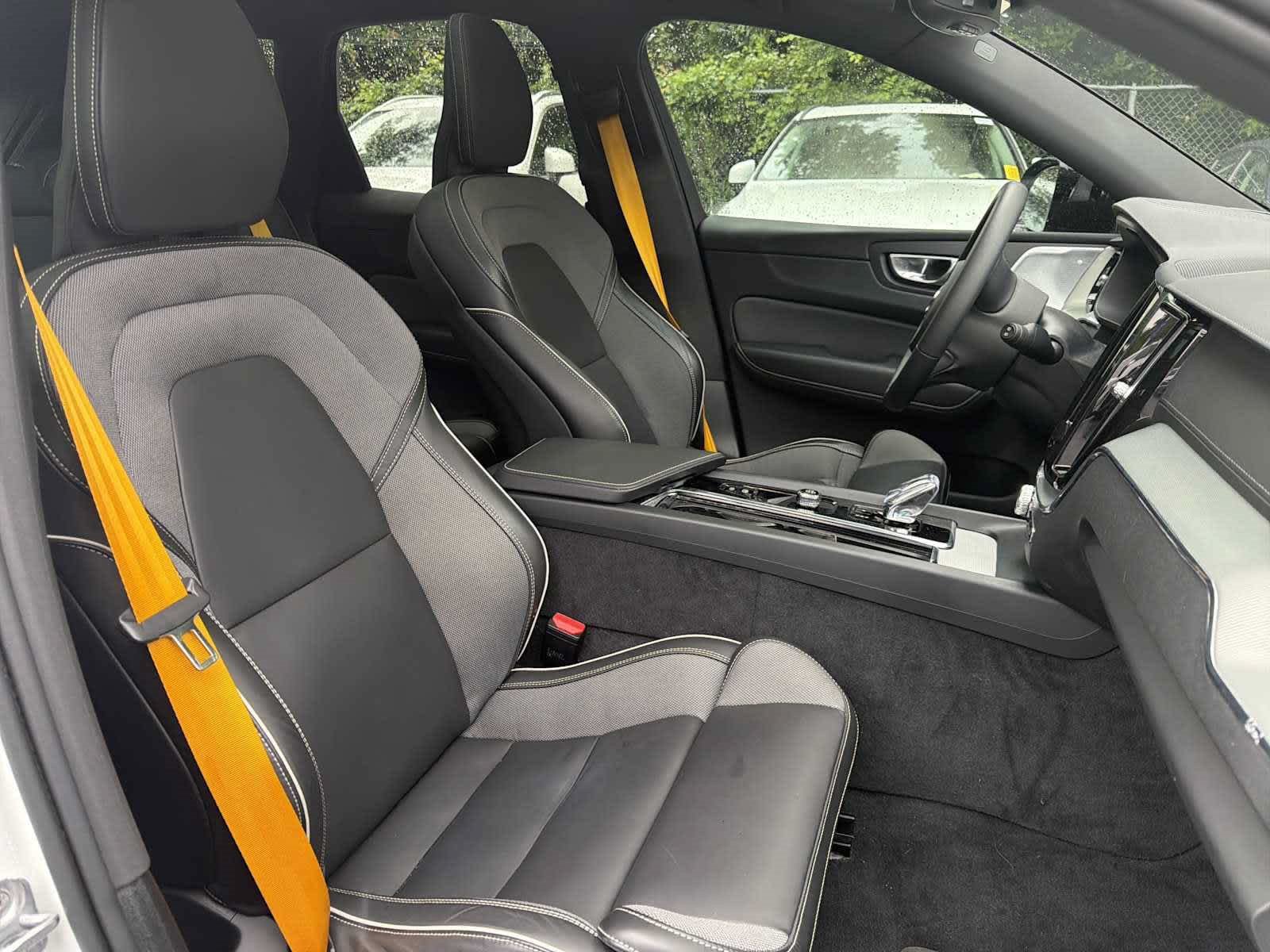 Used 2023 Volvo XC60 B5 Ultimate w/ Climate Package FWD image 18