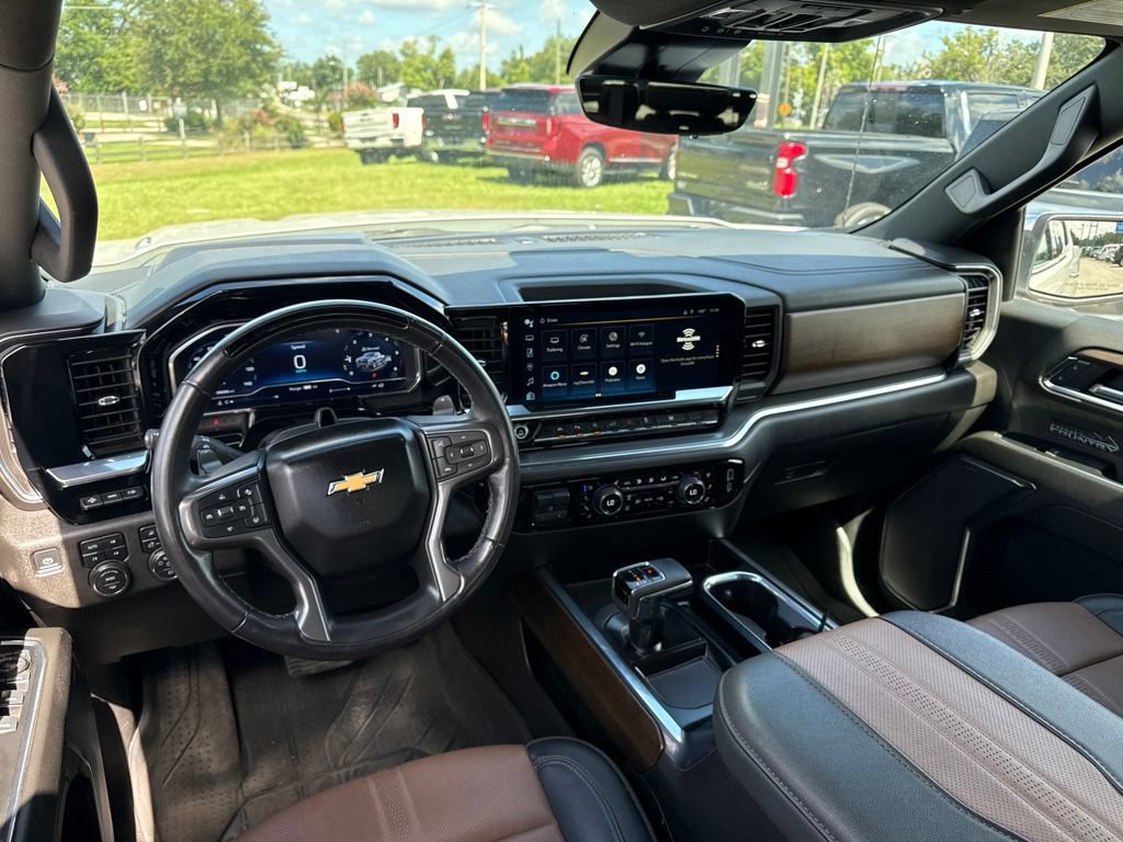 Used 2024 Chevrolet Silverado 1500 High Country AWD/4WD image 9