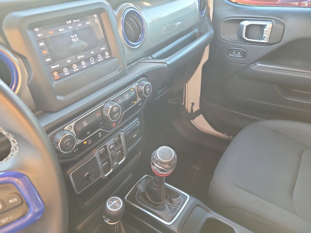 Used 2018 Jeep Wrangler Unlimited Sahara image 18