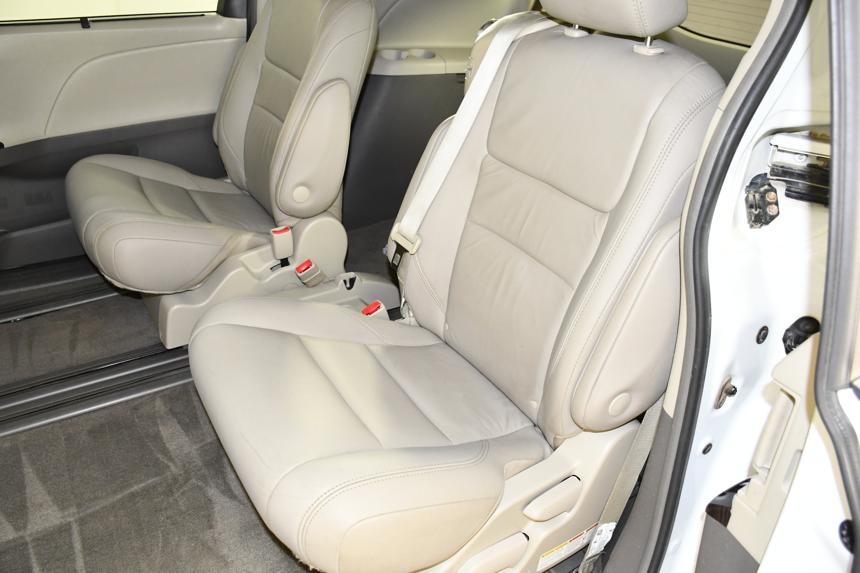 Used 2018 Toyota Sienna XLE FWD image 45