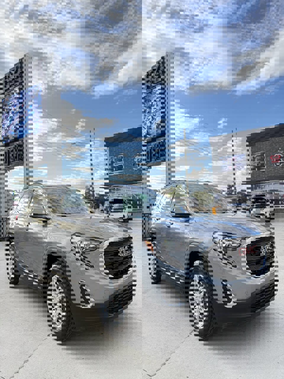 Used 2018 GMC Terrain SLE w/ Driver Convenience Package image 1