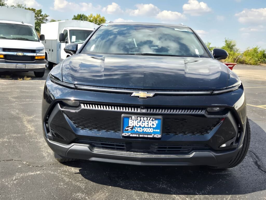 New 2026 Chevrolet Equinox EV LT image 2
