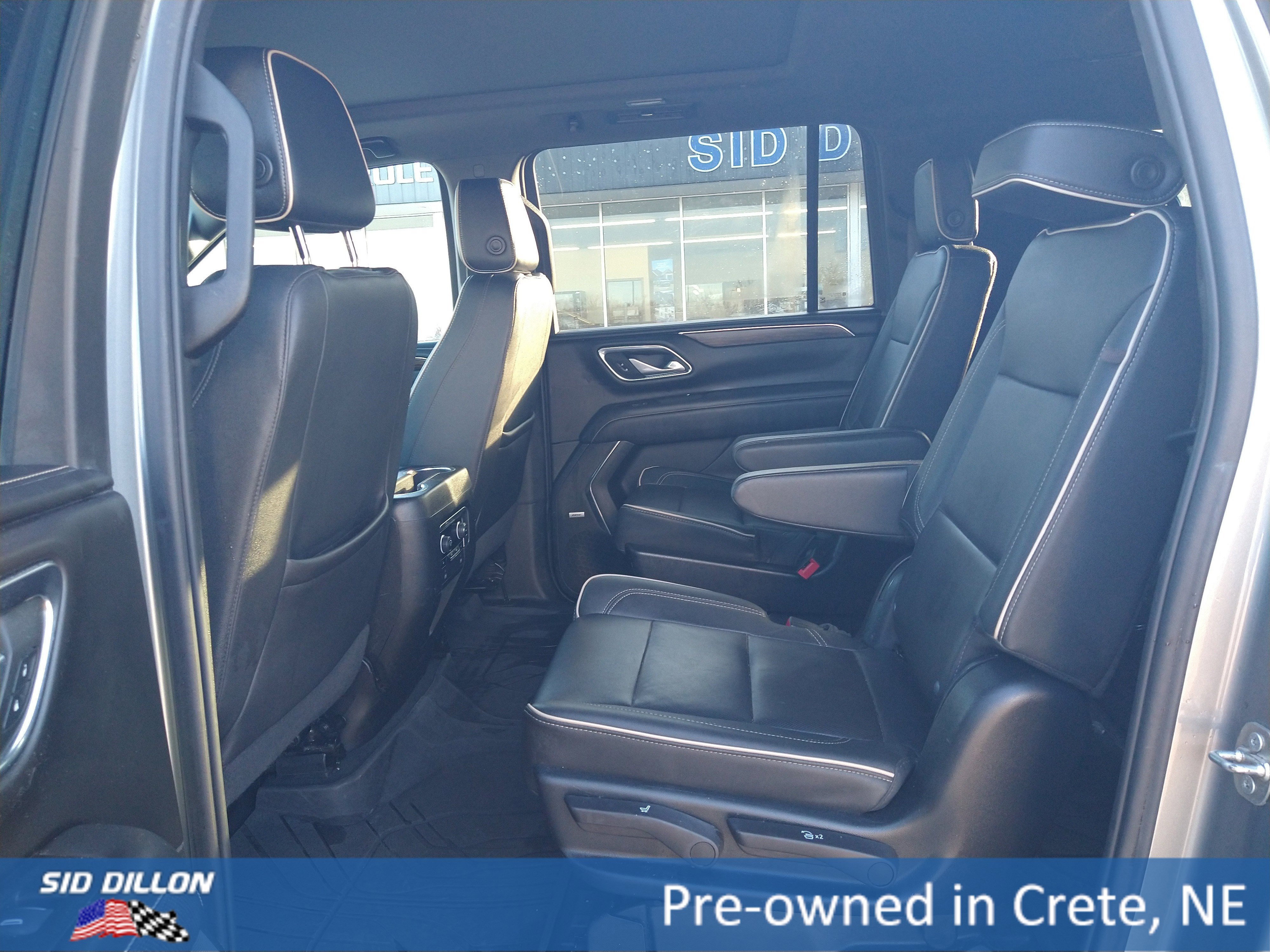 Used 2023 Chevrolet Suburban Premier image 6