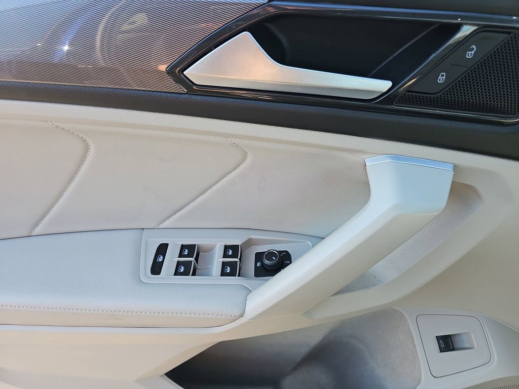 Used 2024 Volkswagen Tiguan SE image 33