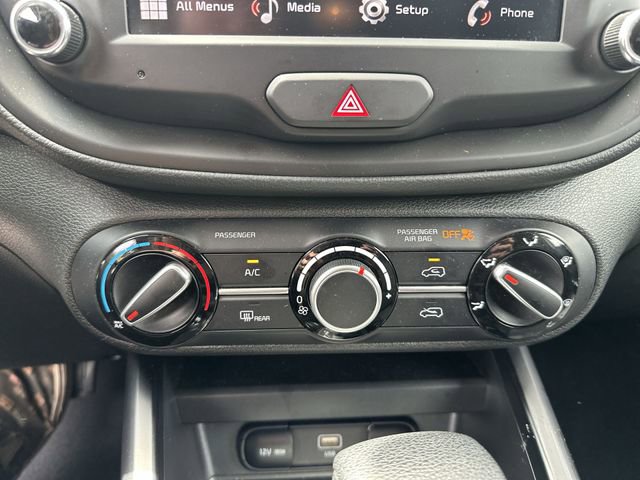Used 2025 Kia Soul LX w/ LX Technology Package FWD image 17