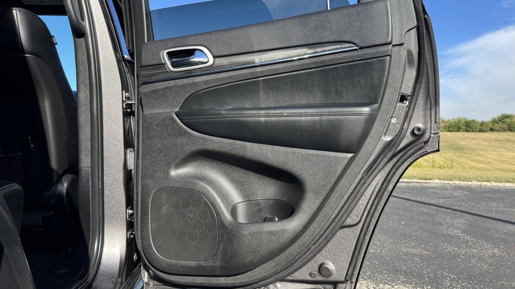 Used 2021 Jeep Grand Cherokee Limited image 16