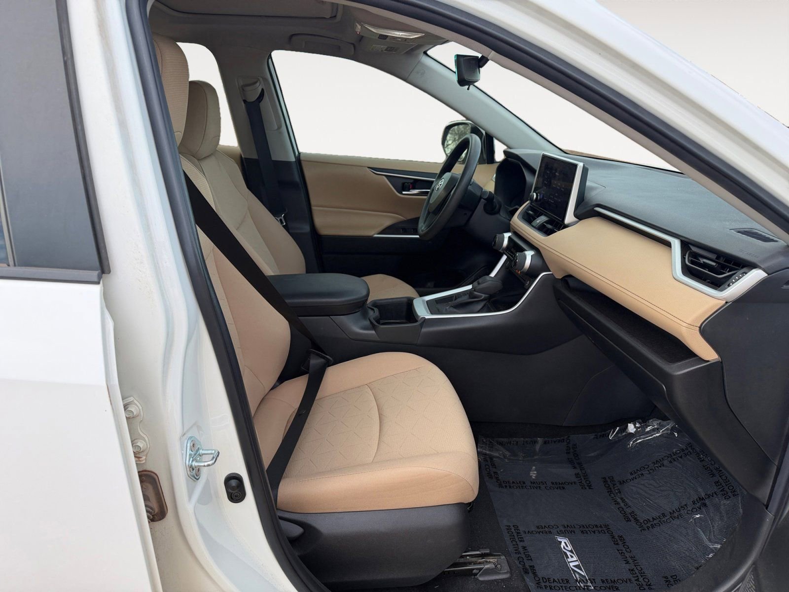 Used 2023 Toyota RAV4 XLE image 15