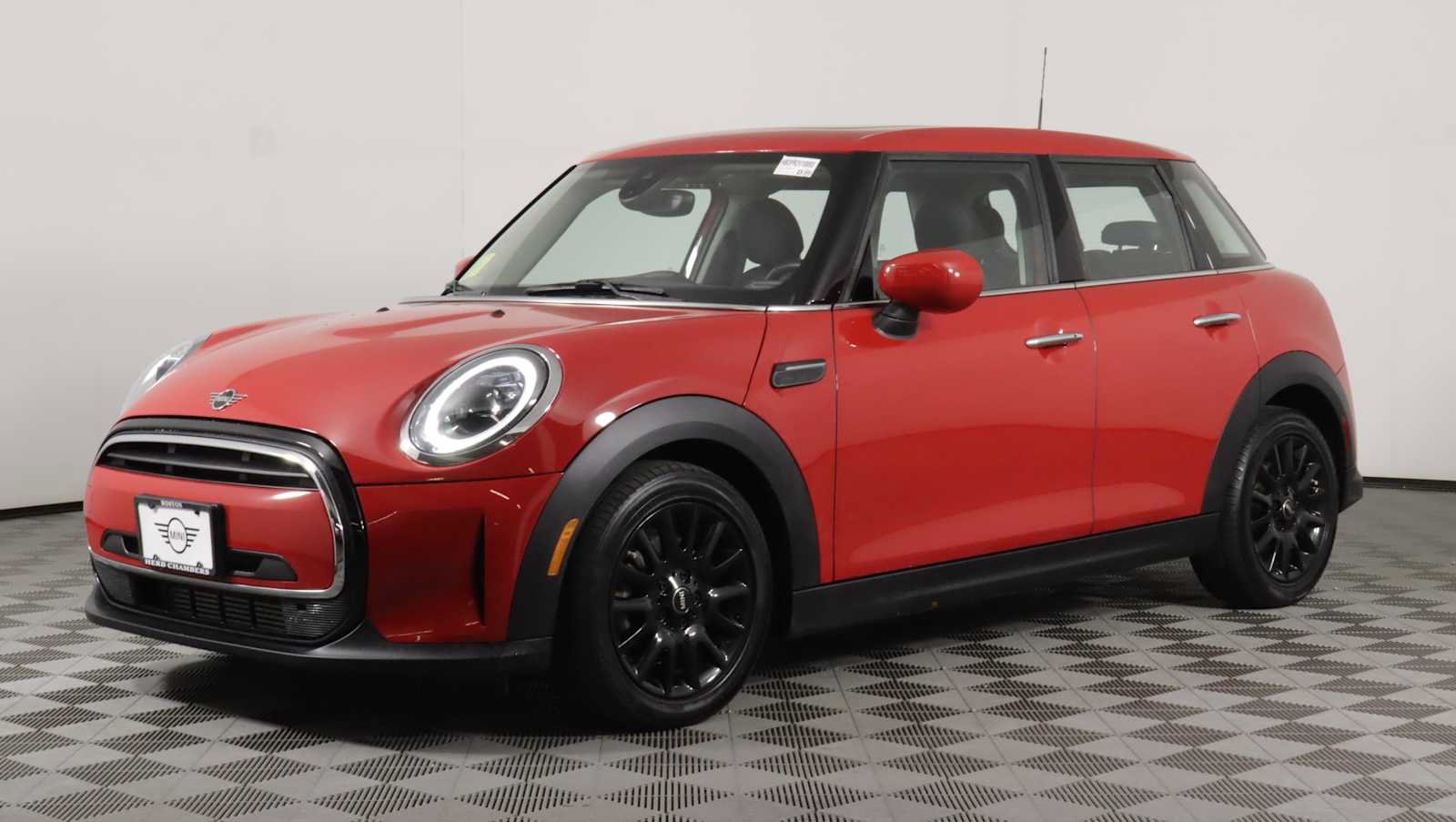 Used 2024 MINI Cooper 4-Door Hardtop FWD image 3