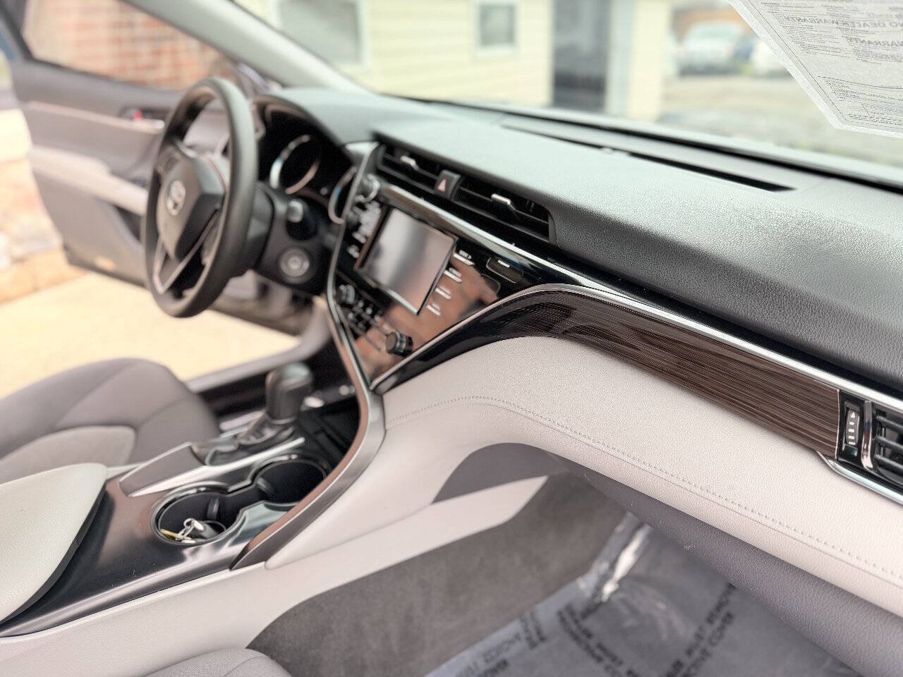 Used 2018 Toyota Camry FWD image 17