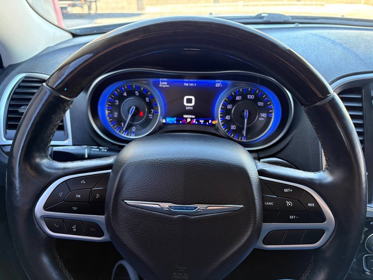 Used 2018 Chrysler 300 Limited image 17