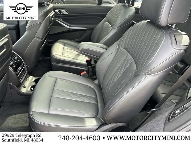 Used 2022 BMW X7 M50i w/ Executive Package image 15