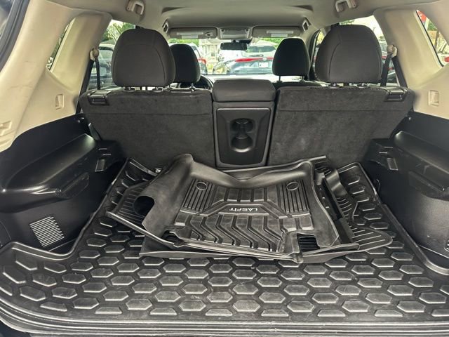 Used 2020 Nissan Rogue SV FWD image 22