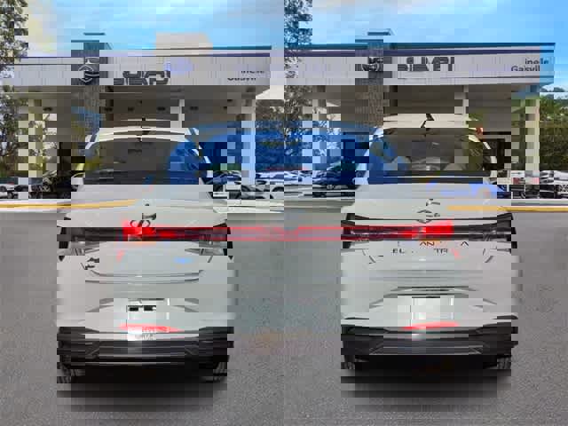 Used 2022 Hyundai Elantra SEL w/ Cargo Package image 4