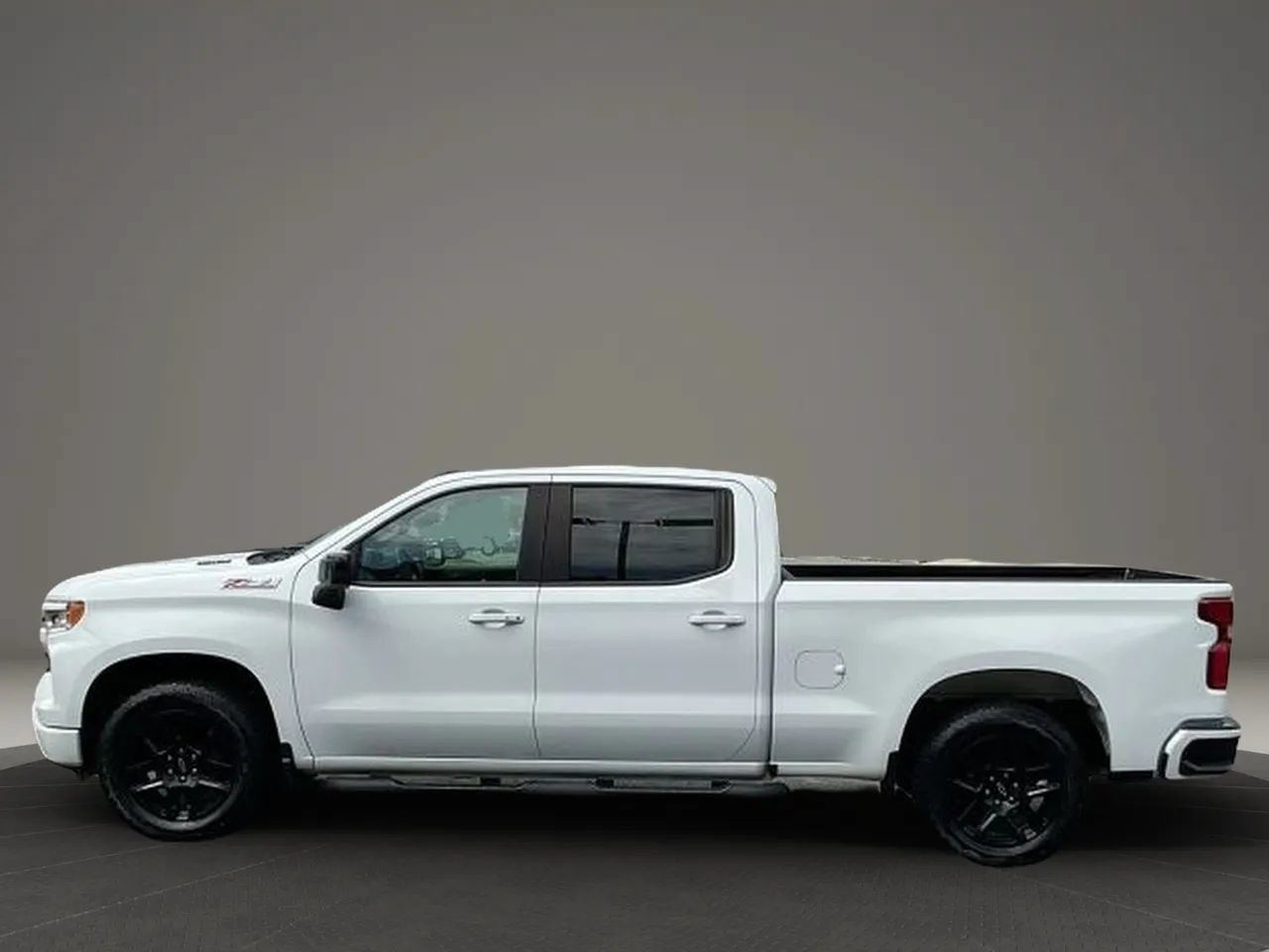 Used 2022 Chevrolet Silverado 1500 RST w/ Convenience Package II AWD/4WD image 2