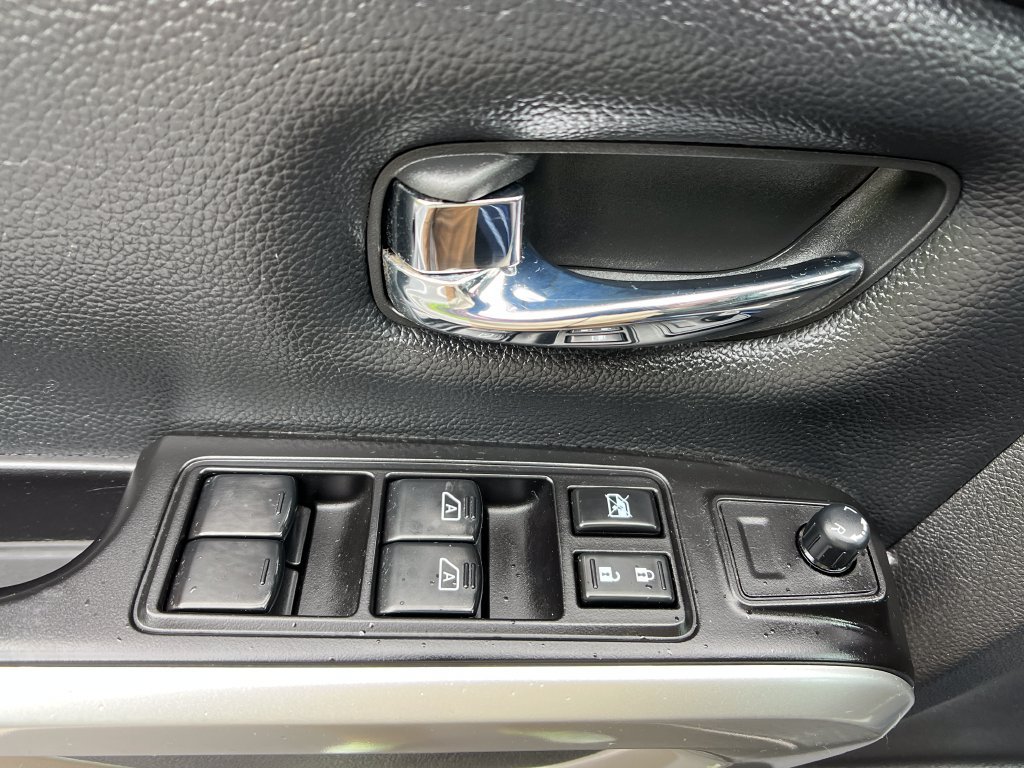 Used 2018 Nissan Titan SV w/ SV Convenience Package AWD/4WD image 12