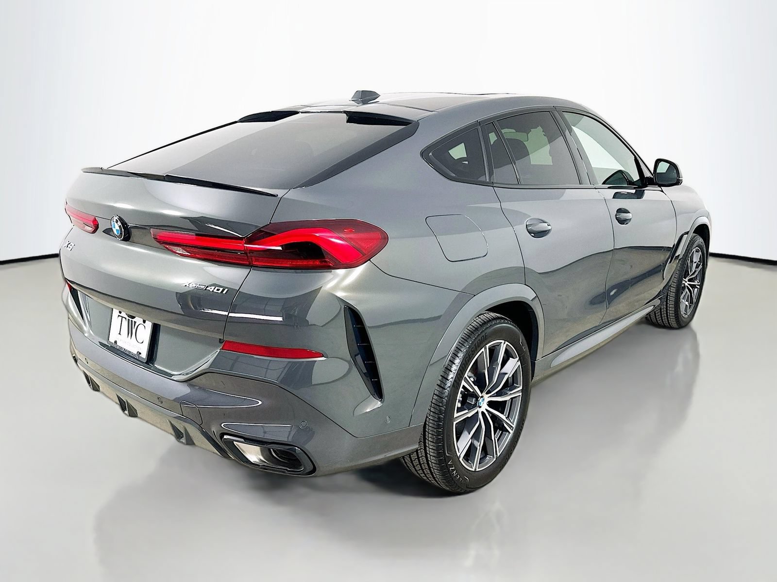 New 2026 BMW X6 xDrive40i w/ Climate Comfort Package AWD/4WD image 5