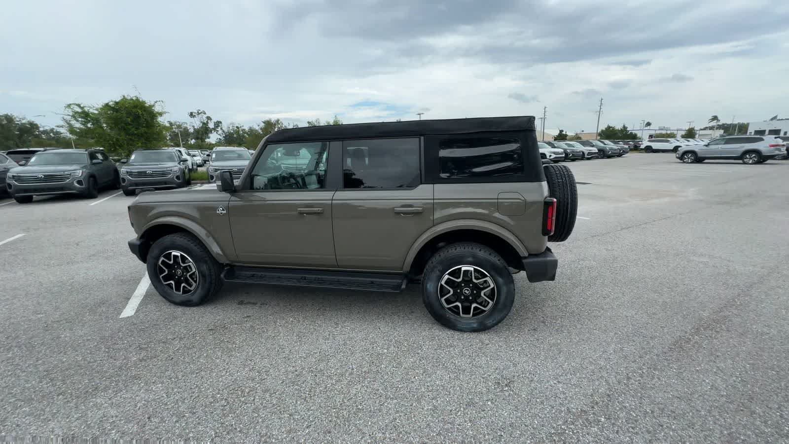 Used 2025 Ford Bronco Outer Banks AWD/4WD image 5