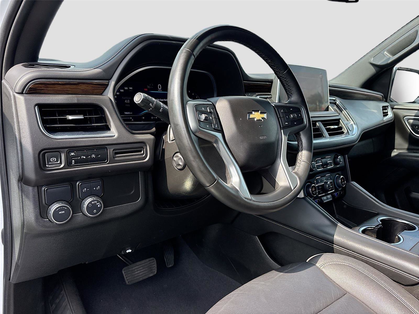 Used 2023 Chevrolet Suburban Premier image 10