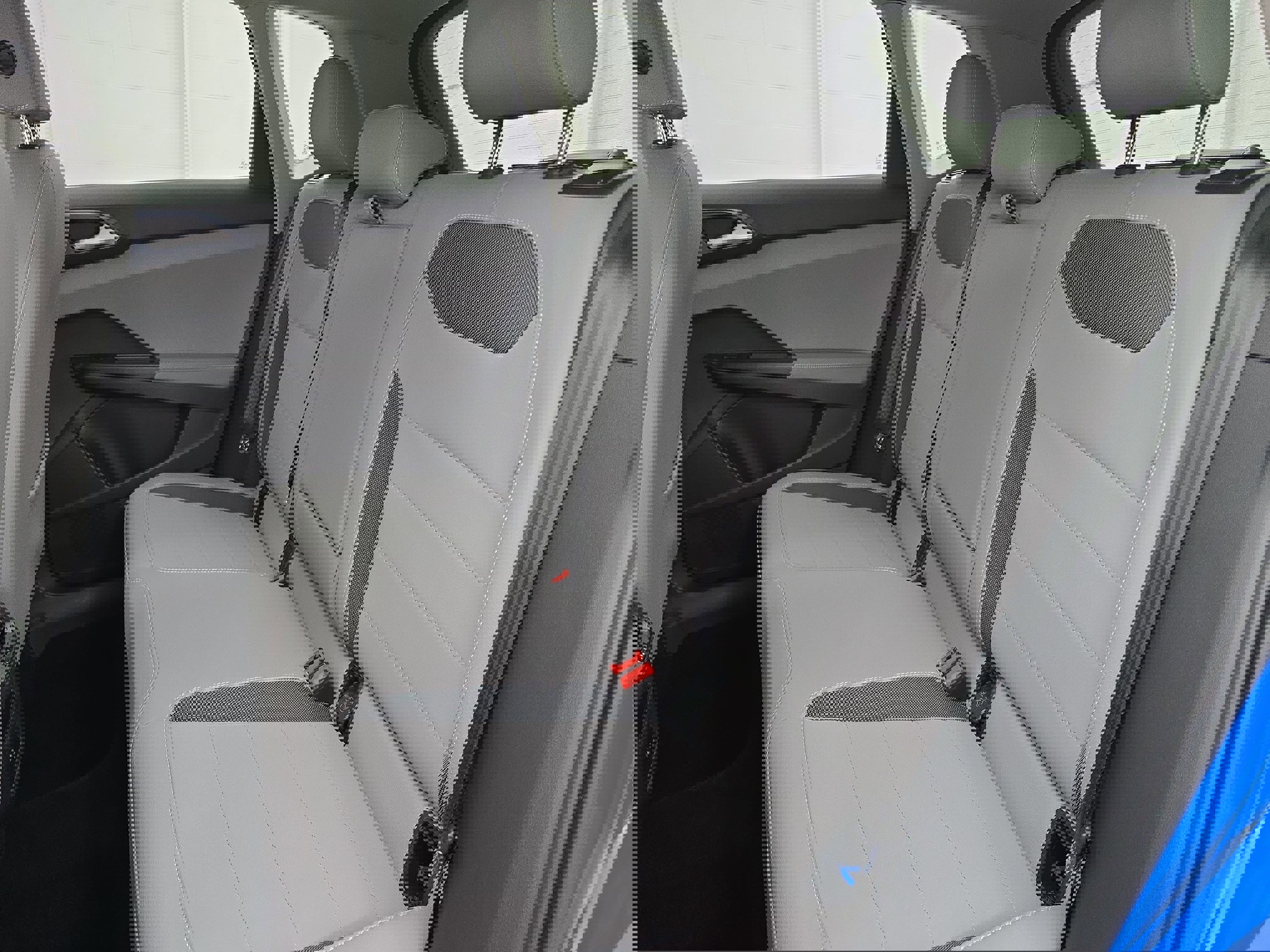 Certified 2024 Volkswagen Taos SE w/ Panoramic Sunroof Package image 13