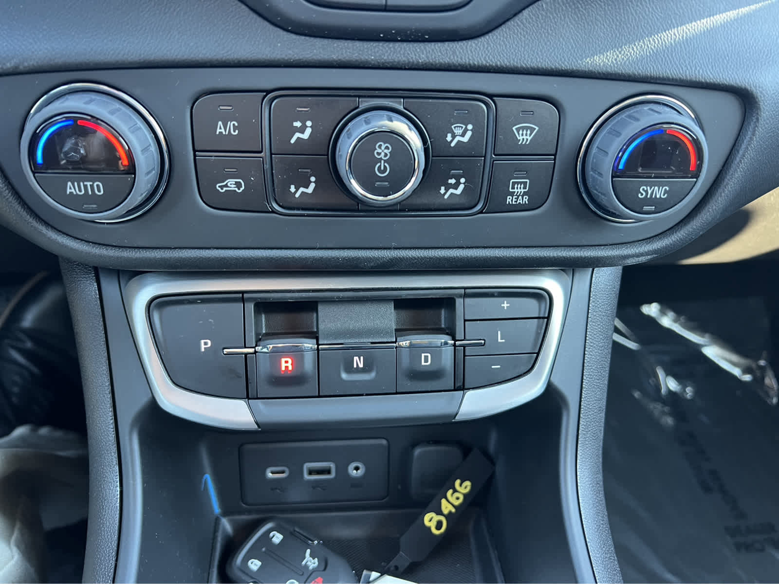 New 2024 GMC Terrain SLE w/ Driver Convenience Package FWD image 21