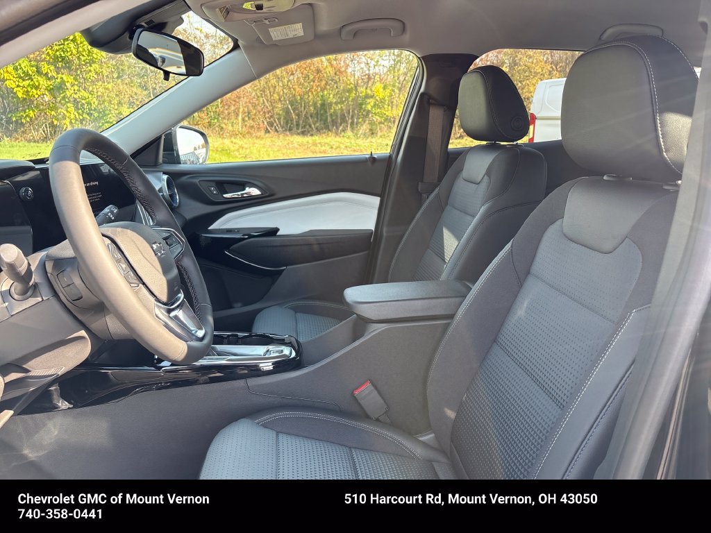 New 2026 Chevrolet Trax LT w/ Midnight Edition FWD image 12